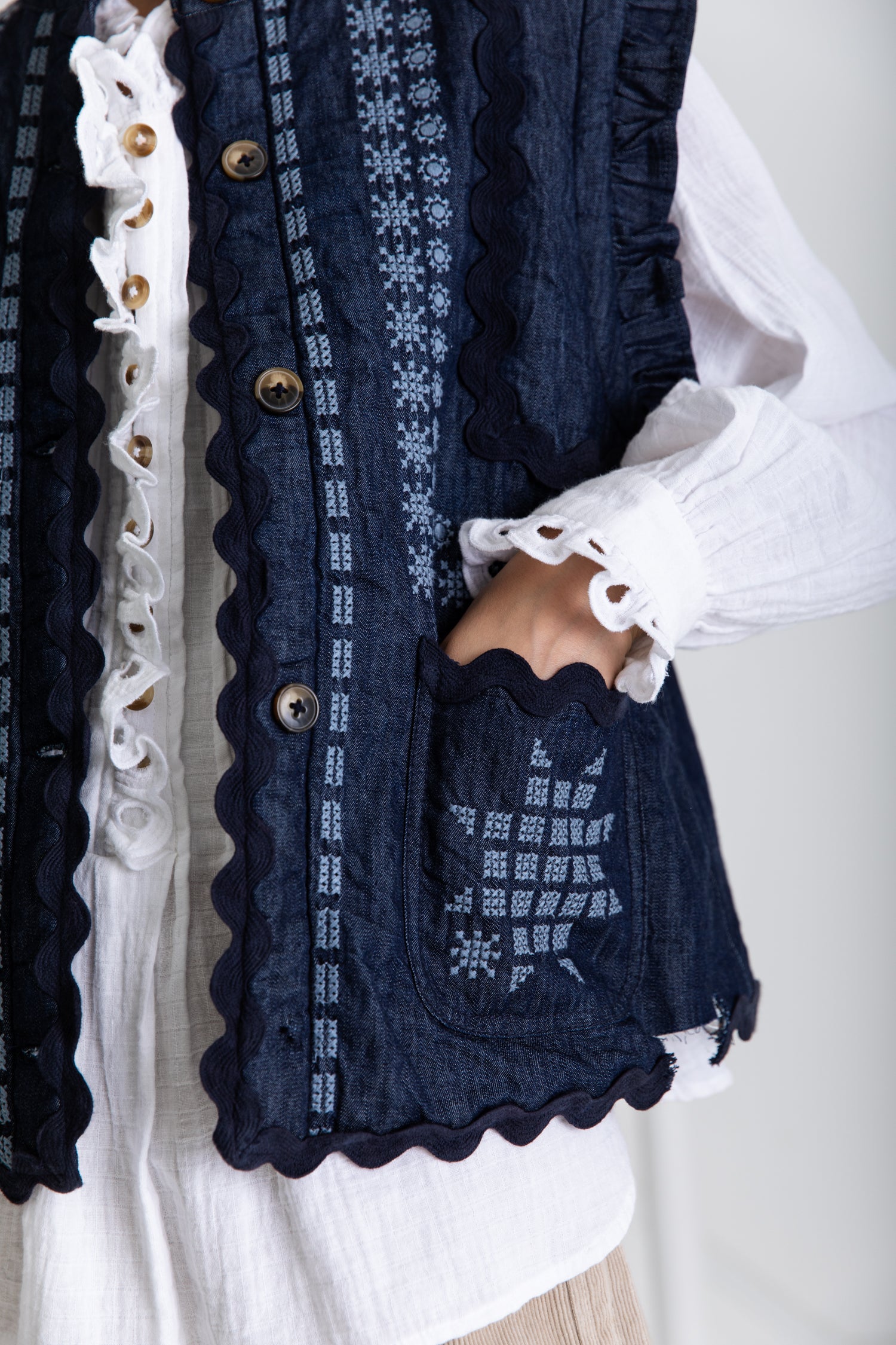 Gwen Gilet - Dark Denim – Bonté